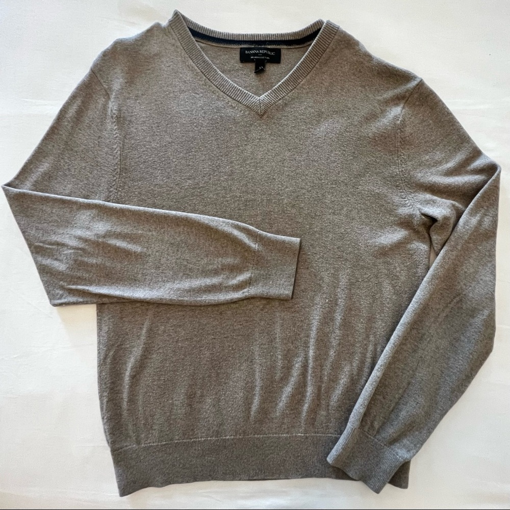 Gray Banana Republic Cotton-Cashmere Blend V-Neck Sweater | Size S